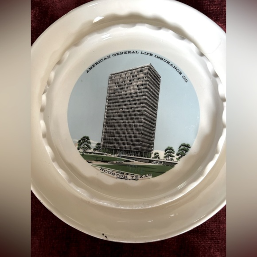 VINTAGE ASHTRAY‎